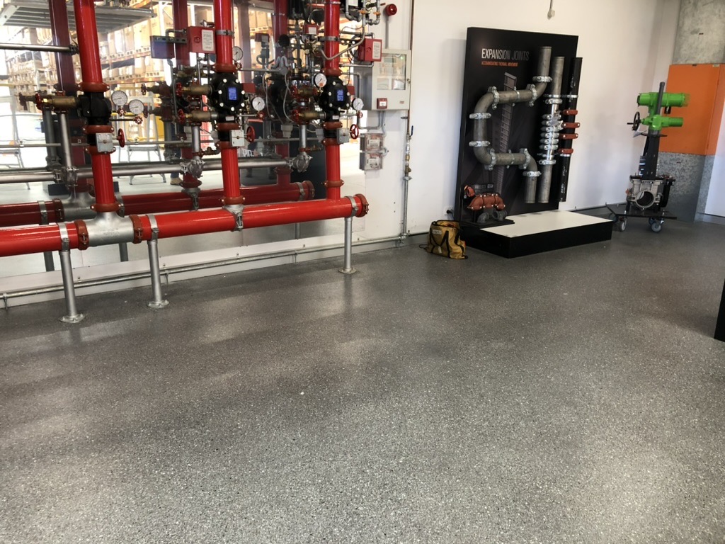 Seamless epoxy floor surface
